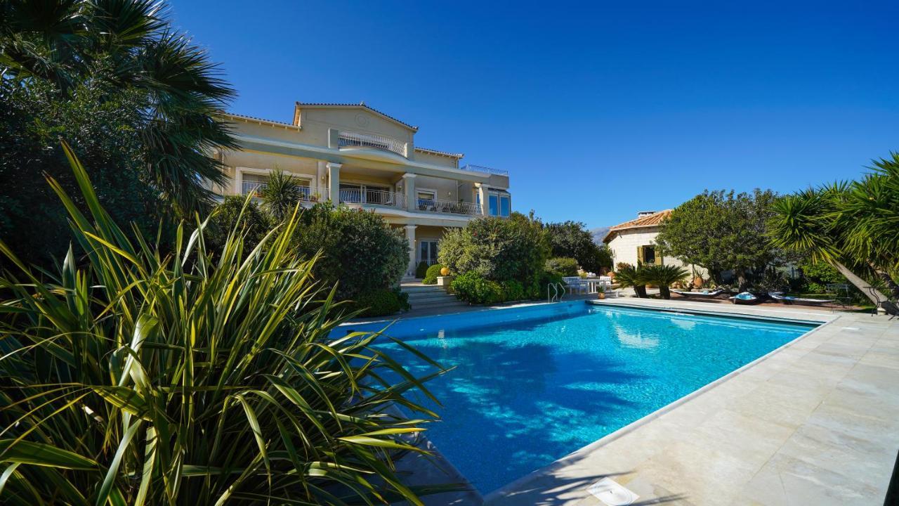 Luxury Villa Allure Dhafnes Exteriör bild