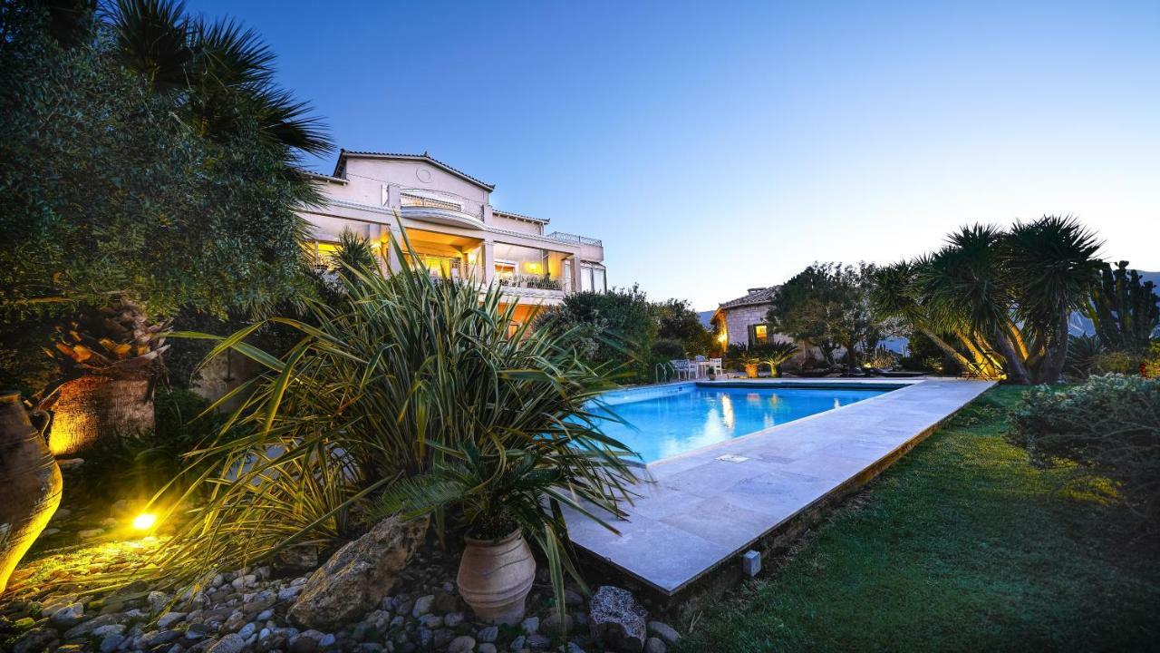 Luxury Villa Allure Dhafnes Exteriör bild